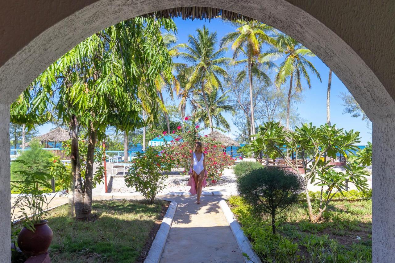 Golden Clove Beach Resort&Spa Uroa Exterior foto