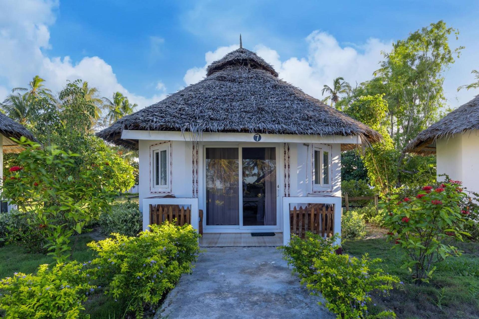 Golden Clove Beach Resort&Spa Uroa Exterior foto
