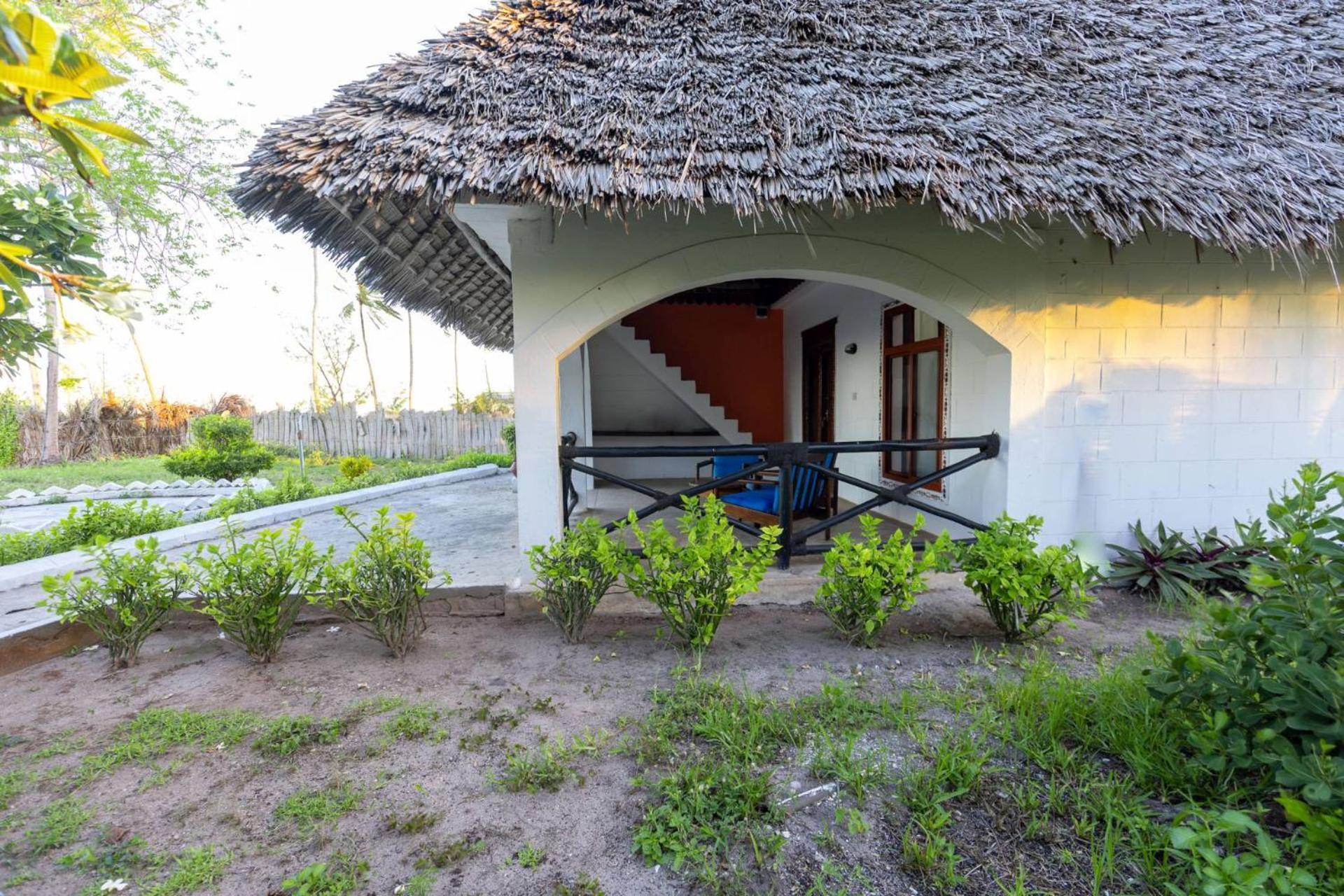 Golden Clove Beach Resort&Spa Uroa Exterior foto
